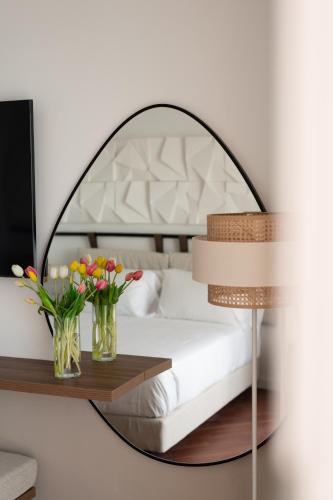 Una cama o camas en una habitación de Hotel Delfino Taranto