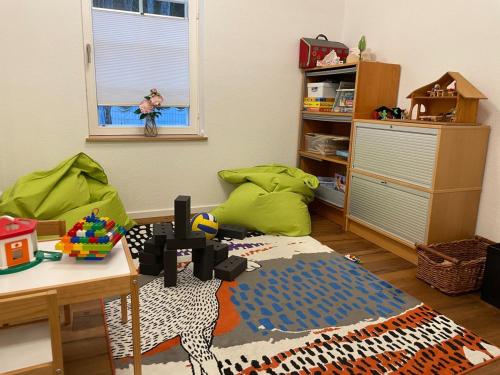 a childs room with a play area with a table and a toy at "Alte Fabrik" Ferien-und Seminarhaus 