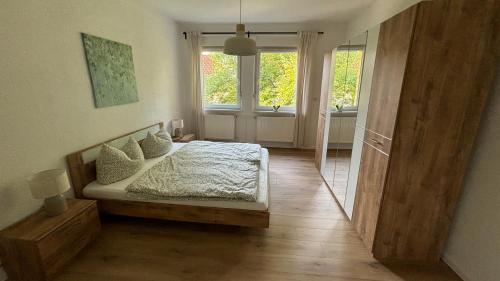 Postel nebo postele na pokoji v ubytování Bitterfelder Cityapartment im Dichterviertel