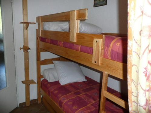 a couple of bunk beds in a room at Aurore 554 in Le Sauze