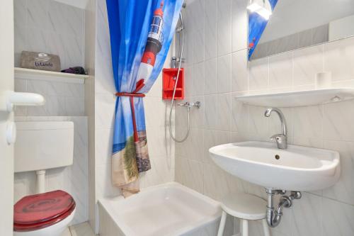 a small bathroom with a sink and a toilet at NeuKlosterhof App. 18 in Pelzerhaken