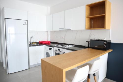 Dapur atau dapur kecil di Caesar Blue Large Studio with Sea View and Aquapark