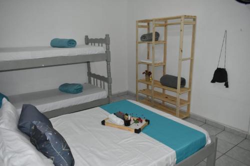 a room with two bunk beds and a couch at Villagio Vistamar Ilha Comprida in Ilha Comprida