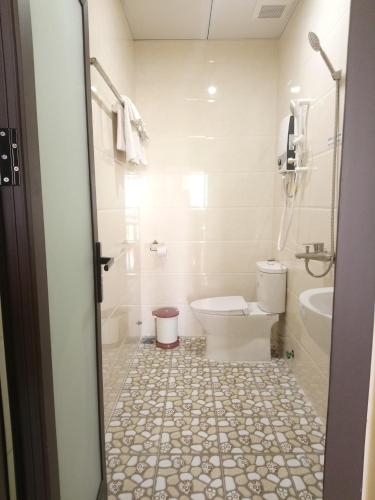 Nhà nghỉ 218 في هوي ان: حمام مع مرحاض ومغسلة