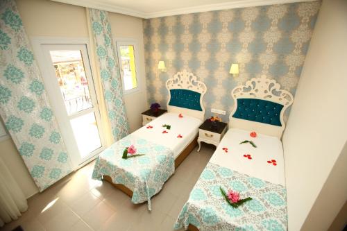 Postel nebo postele na pokoji v ubytování Turk Hotel