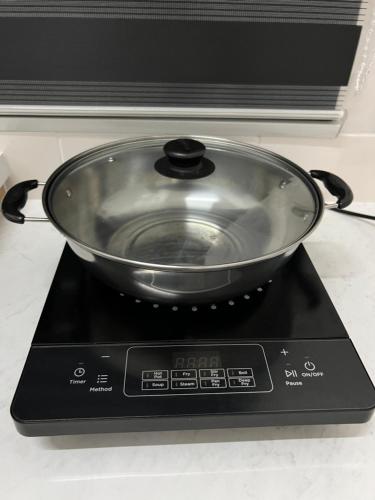 a pan sitting on top of a stove at SSR312/S2TOWN/3R2B HOMESTAY in Seremban