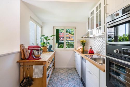 Dapur atau dapur kecil di Sam's Homestay