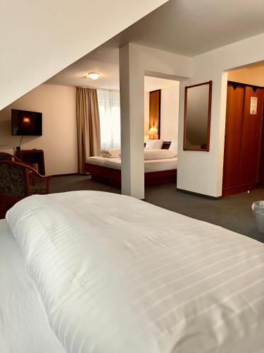 Postel nebo postele na pokoji v ubytování E&D Hotel Rodgau
