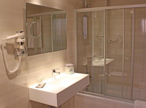 Ένα μπάνιο στο Hotel Best Auto Hogar
