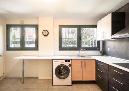 a kitchen with a washer and dryer in it at EnjoyGranada ARCOIRIS in Granada