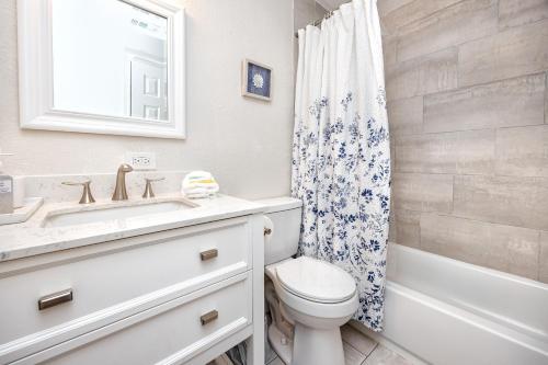 a bathroom with a sink and a toilet and a shower at 7 People 4 Beds - 8 mins to beach by car - 2 mins to downtown - MODERN in Largo
