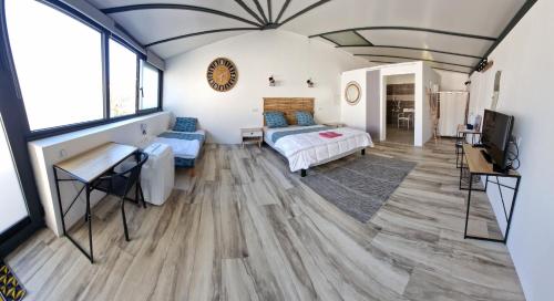 Imagen de la galería de Gîte Atypique 2 à 8 PERSONNES avec piscine jacuzzi proche châteaux de la Loire, en Mosnes