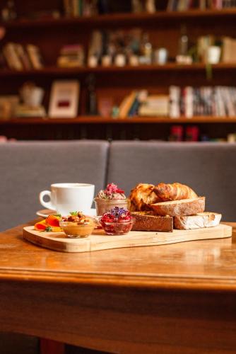 Jídlo v aparthotelu nebo okolí