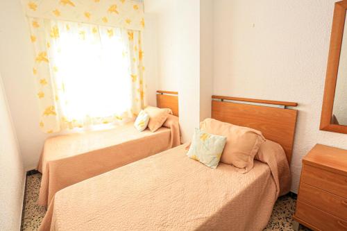 Postel nebo postele na pokoji v ubytování Xaloc ONLY FAMILIES