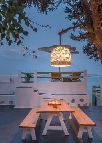 a picnic table with a lamp and two benches at villa lord in Pollonia