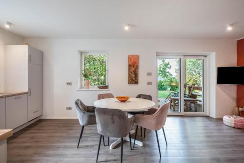 Μια τηλεόραση ή/και κέντρο ψυχαγωγίας στο Appartement Obkircher