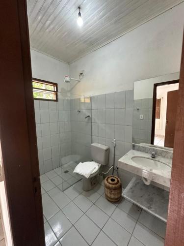 a bathroom with a toilet and a sink at Pousada 3 Pequis in Arraial d'Ajuda