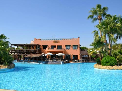 Der Swimmingpool an oder in der Nähe von Cozy Studio with Terrace near The Swimming Pools in Delta Sharm Resort 10258