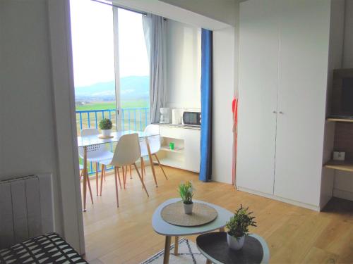 Studio avec Piscine et Vue Montagne