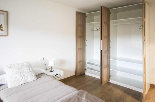 a bedroom with a bed and a walk in closet at AG Casa Anema 10 huéspedes a 2km de la playa Razo in A Coruña