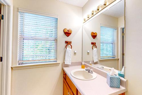 Un baño de Holly Forest Hideaway