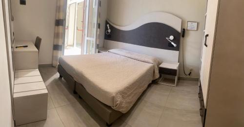 Ένα ή περισσότερα κρεβάτια σε δωμάτιο στο Hotel Roma
