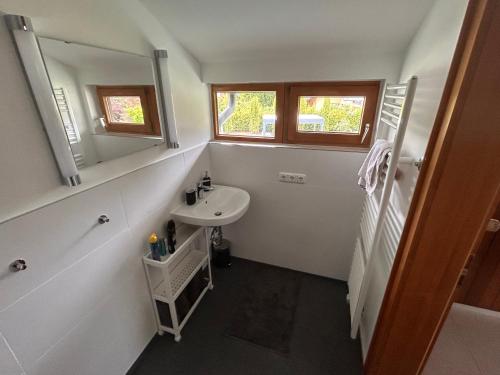 Bilik mandi di Idyllisches Einfamilienhaus bei München