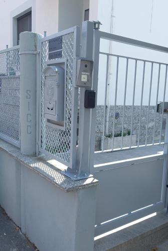 a pay meter on the side of a balcony at Villino Liber in Milan