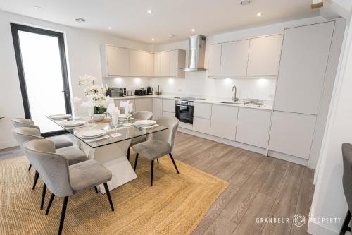 a kitchen with a dining room table and chairs at STUNNING Townhouse, Sleeps 8, Garden & Parking - Carbery Ridge in Bournemouth