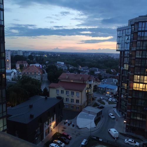 a view of a city at dusk with buildings at Апартаменти Еліт, Центр, ЖК Яровиця, Паркомісце in Luts'k