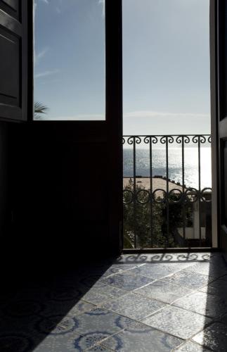 an open door with a view of the ocean at Boutique Hotel I Cinque Balconi in Santa Marina Salina