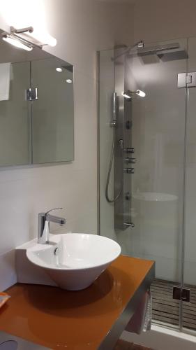 Bilik mandi di Alizaque Lodge