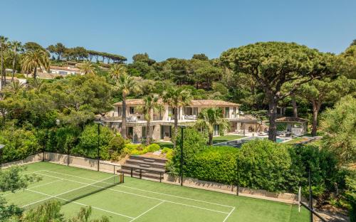 Villa Le Faune - Ultra-Luxurious 10 en-suites with Sea View and Tennis