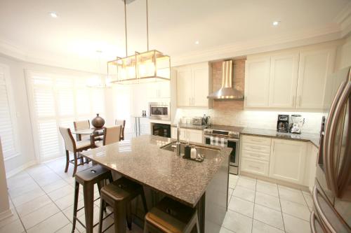 Beautiful 4 Bedroom Upper Unit of Home, No Shared Spaces
