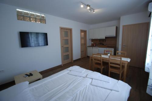 Llit o llits en una habitació de Apartments Maraž