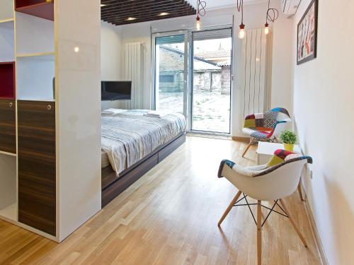 En eller flere senger på et rom på The Boutique Apartment
