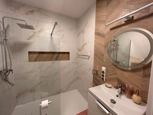 Ένα μπάνιο στο BoleslaviaApartments - Apartament Merci 1, parking free