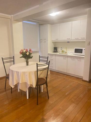 Virtuvė arba virtuvėlė apgyvendinimo įstaigoje Suites Metropoli