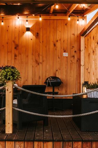 Gambar di galeri bagi Domki Bliżej Natury z Jacuzzi di Rabka