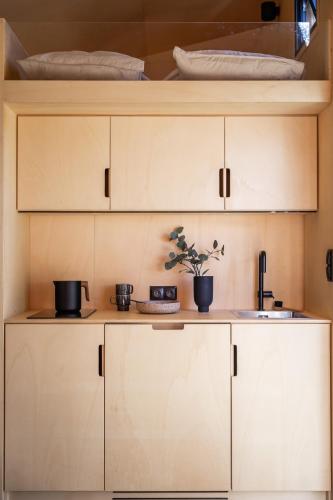 Foto Modern Tiny House with wood stove, Nature Escape near Oslo 1