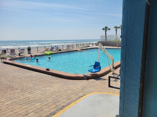 Πισίνα στο ή κοντά στο Beautiful Ocean view Condo with huge TV