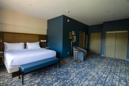 Ένα ή περισσότερα κρεβάτια σε δωμάτιο στο DoubleTree by Hilton Tinton Falls-Eatontown