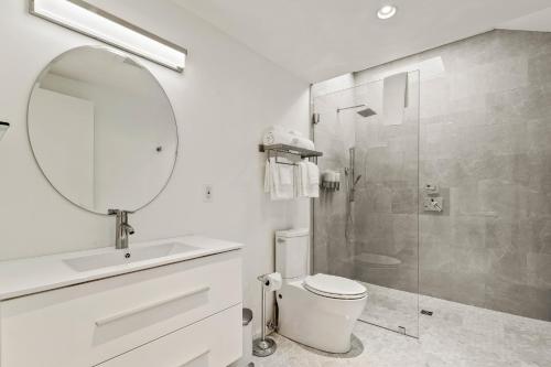 O baie la Boutique Room steps from Downtown Mall Rose Jean Room 1