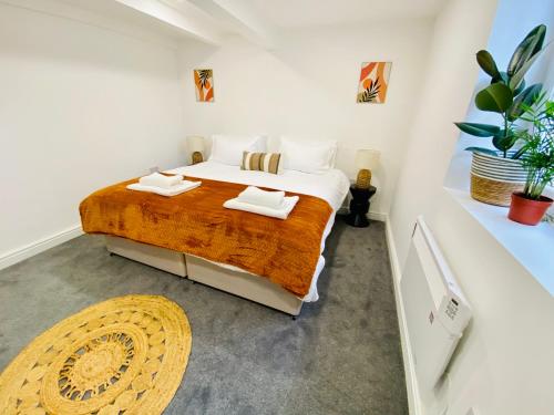 Ένα ή περισσότερα κρεβάτια σε δωμάτιο στο No 1 - Central Apartment