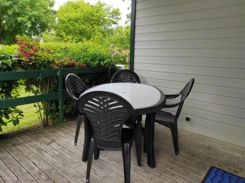 Taman di luar Camping le Rouge Gorge **** 10' Puy du Fou