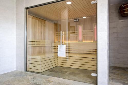 a glass door leading into a dressing room with access at Le Chalet Sessanta - Welkeys in Saubrigues