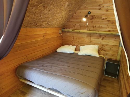 Katil atau katil-katil dalam bilik di Camping le Rouge Gorge **** 10' Puy du Fou