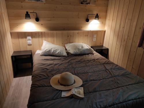 Katil atau katil-katil dalam bilik di Camping le Rouge Gorge **** 10' Puy du Fou