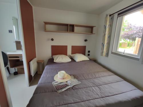 Katil atau katil-katil dalam bilik di Camping le Rouge Gorge **** 10' Puy du Fou