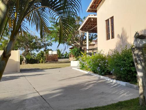 a driveway in front of a house at Pousada Vale Encantado in Serra de São Bento